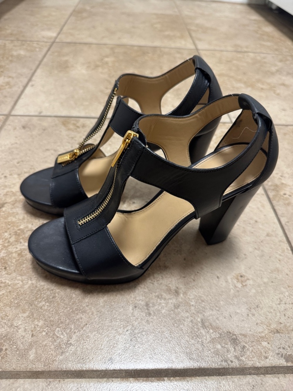 Michael Kors Berkley Leather Platform Sandal Black size 9M GUC